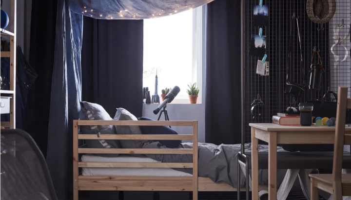 Dark and cozy dorm room ideas